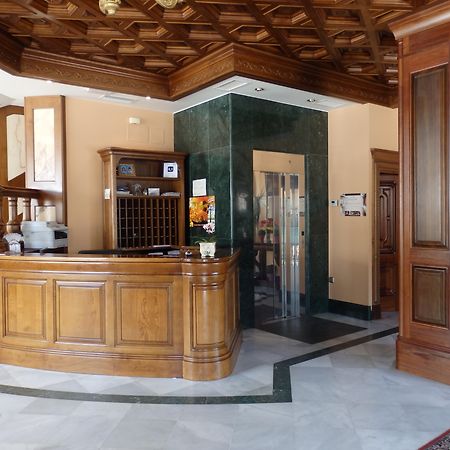 Hotel Aranda อารันดา เด ดวยโร ภายนอก รูปภาพ