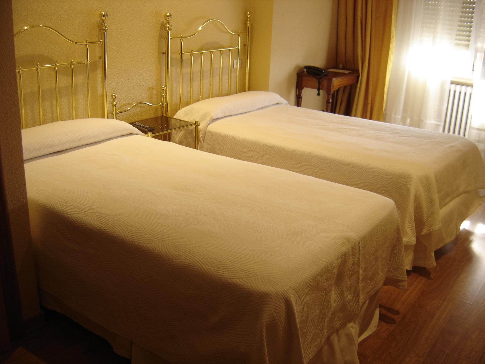 Hotel Aranda อารันดา เด ดวยโร ภายนอก รูปภาพ