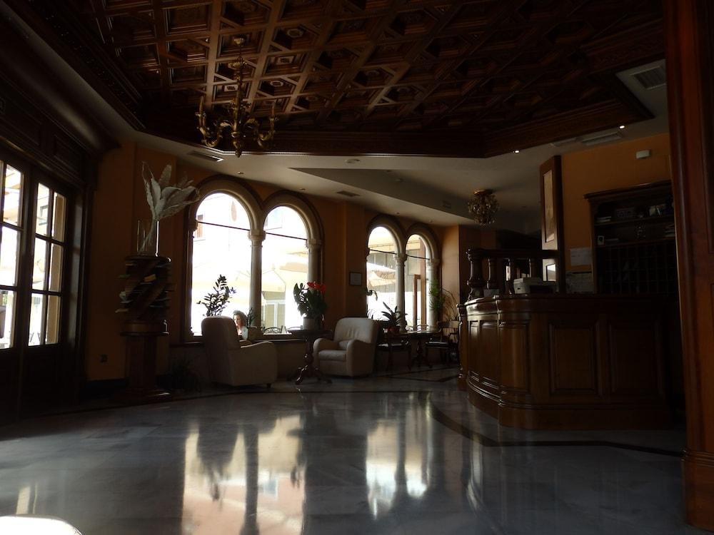 Hotel Aranda อารันดา เด ดวยโร ภายนอก รูปภาพ