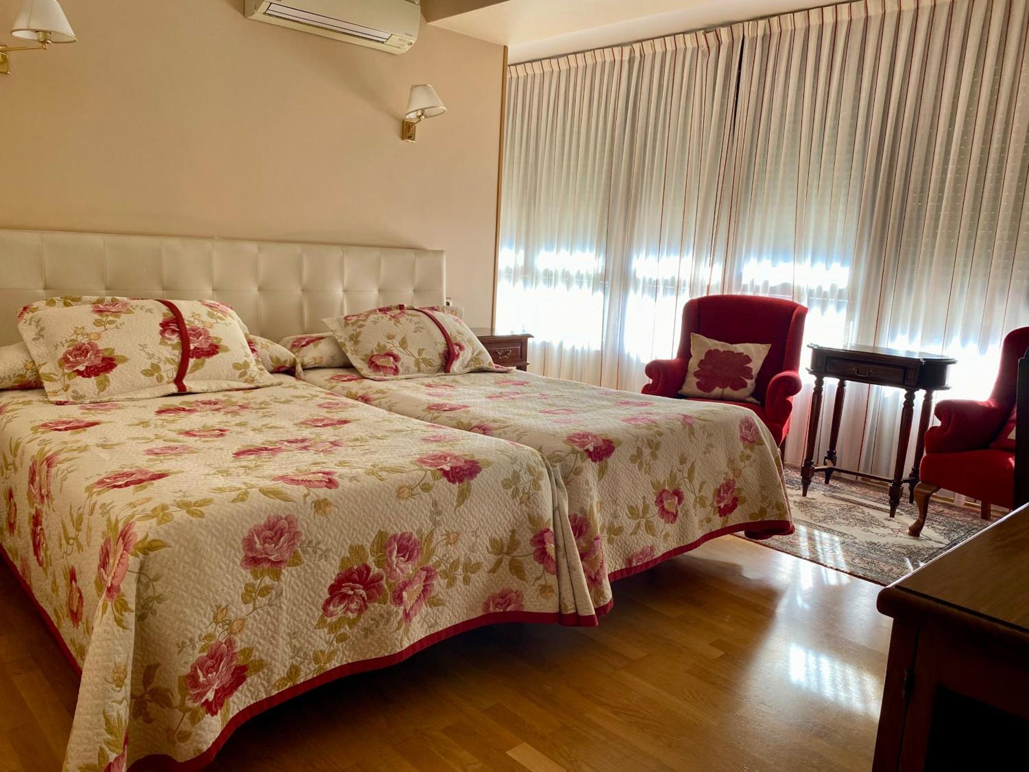 Hotel Aranda อารันดา เด ดวยโร ภายนอก รูปภาพ